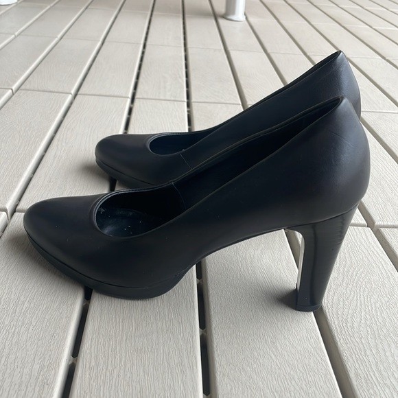 Leather pumps - Picture 3 of 9